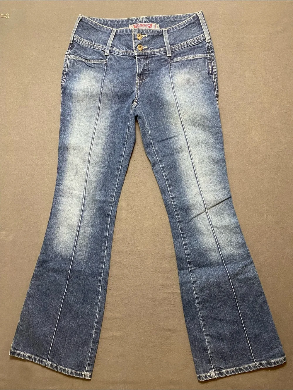 Silver Jeans Medium Wash Flare Jeans Low-Rise 30/33
